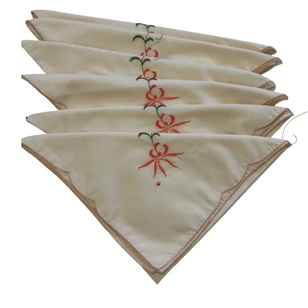 Vtg Embroidered tablecloth with 6 Napkins Cottagecore floral 82 x‎ 67
